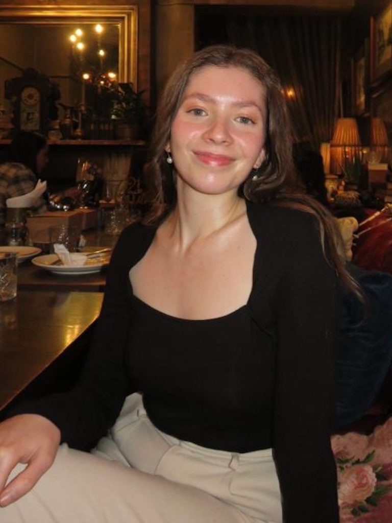 Alexandra-MindBloom-Headshot-600×608 1024